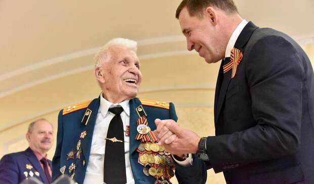 Евгений Куйвашев поздравил 100-летнего ветерана с днем рождения