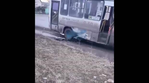 видео с места ДТП с участием автобуса на ул. Горностаевской, 21а https://t.me/webmoney_dn/316120Video: Клип