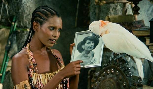 Арая Зеуди — итало-эритрейская актриса, модель и певица