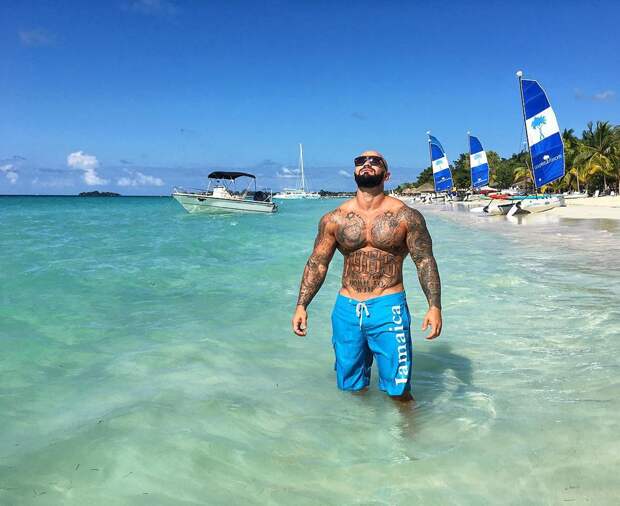 Джиган поддержал популярный тренд и показал, как выглядел 10 лет назад