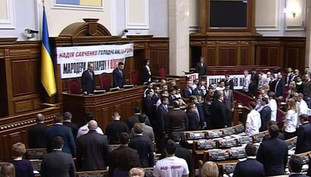 "Ляшковцы" согнали с трибуны Верховной рады главу Нацбанка Украины