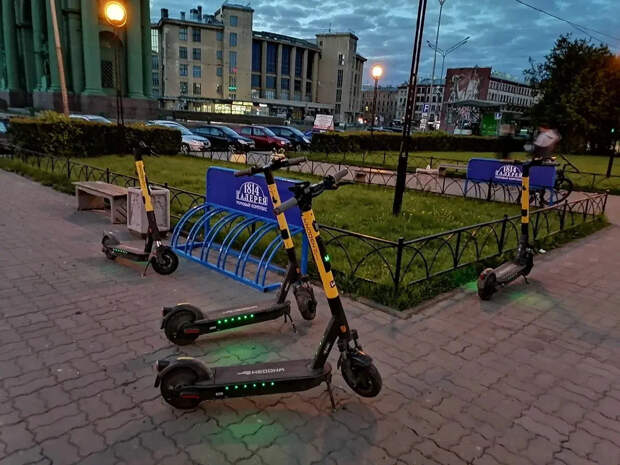 Тротуары очистят от наездников: в Петербурге придумали, как "приручить" электросамокаты
