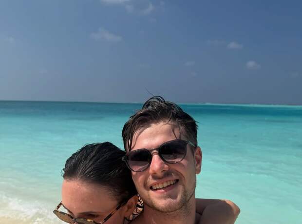 Актриса Стася Милославская опубликовала фото с женихом с отдыха на Мальдивах