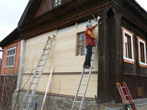 начинаю красить стену начинаю красить стену