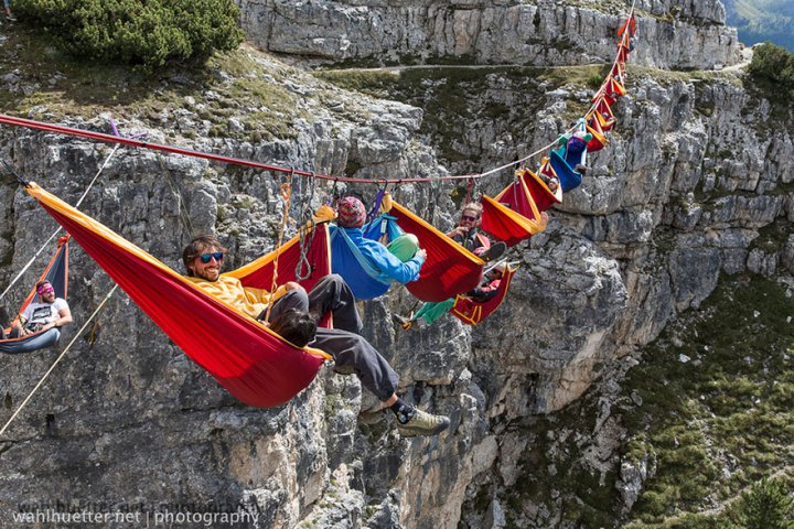 фестиваль highline гамаки на высоте в сотни метров над итальянскими альпами(5)