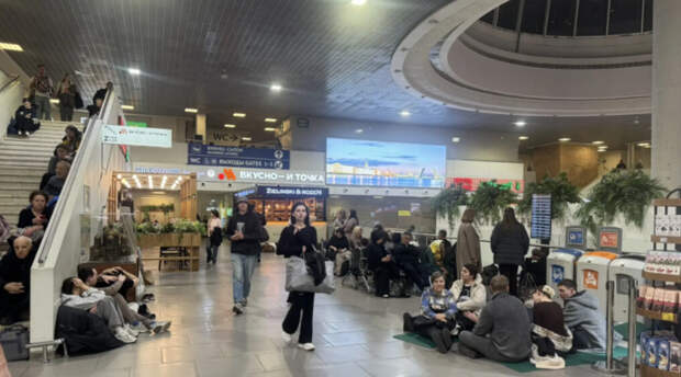 Первые рейсы вылетели из Пулково после ночной атаки БПЛА