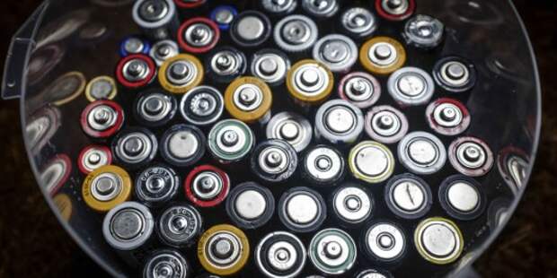 Сколько батареек типа АА нужно, чтобы запустить двигатель автомобиля?