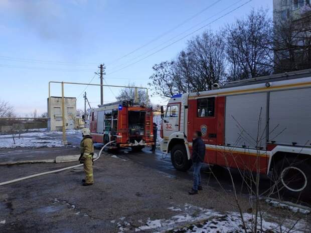 В Кировском районе из многоэтажки эвакуировали 12 человек из-за пожара