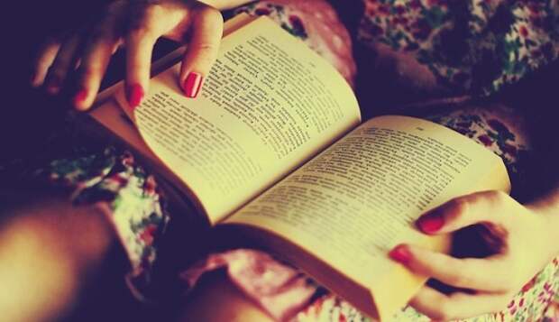Картинки по запросу читать книги 