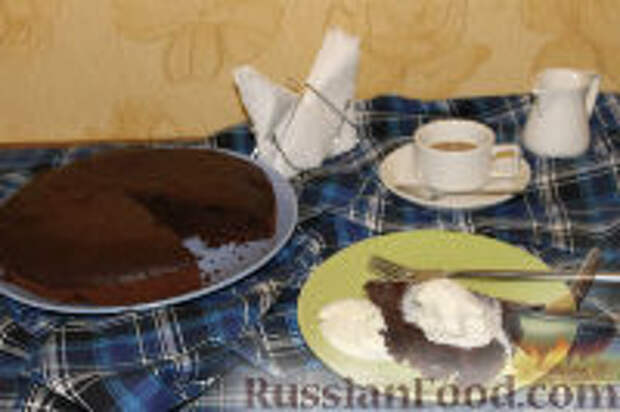 Фото приготовления рецепта: Крейзи-кейк. Очень простой шоколадный пирог - шаг №7