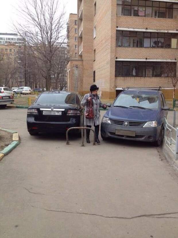 Забота о пожилых людях у нас в крови. Забота о пожилых людях у нас в крови. авто, автохам, быдло, парковка, хамство