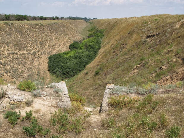 Турецкий вал в крыму фото