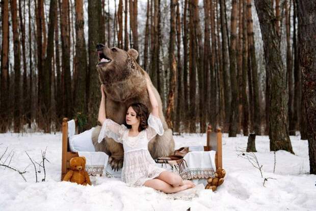 Фотографии моделей с 650-килограммовым медведем в заснеженном лесу медведь, фото