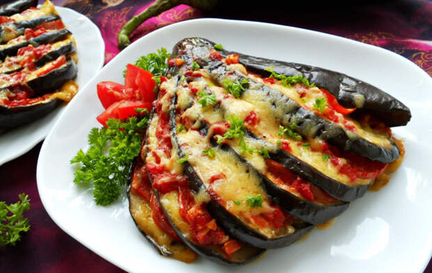 1. Баклажан, запеченный в духовке с помидорами и сыром баклажан, еда, рецепт