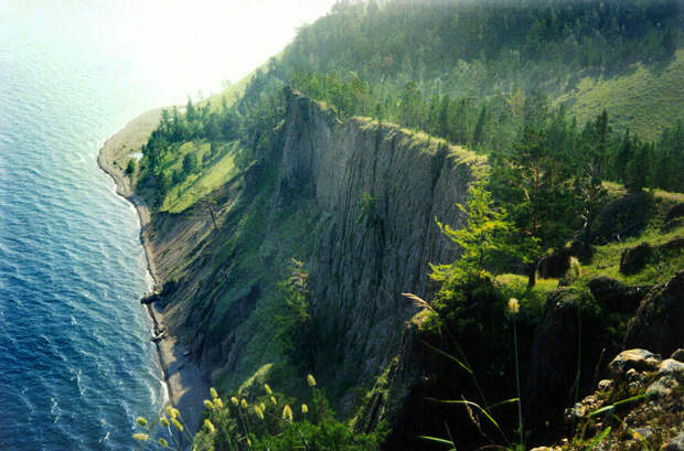 Чаячий утес на Байкале (фото: nature.baikal.ru)