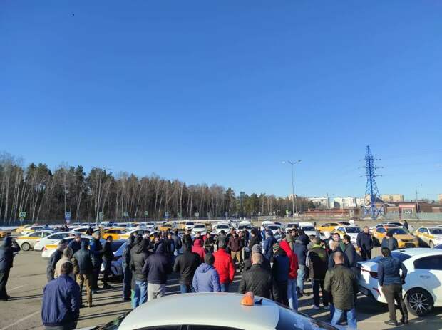 Забасовка водителей такси в Железнодорожном❗ Что не устраивает водителей❓❓