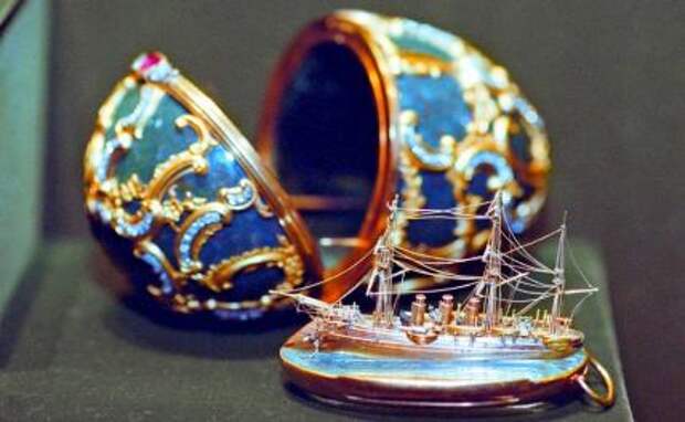 А помнишь, как играли в неглиже, на палубе и в теннис — Фаберже…