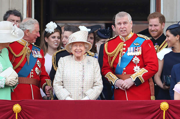Принц Чарльз, королева Елизавета и принц Эндрю