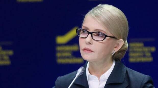 Тимошенко появилась в фейковых ботинках Prada на заседании Верховной рады Тимошенко появилась в фейковых ботинках Prada на заседании Верховной рады