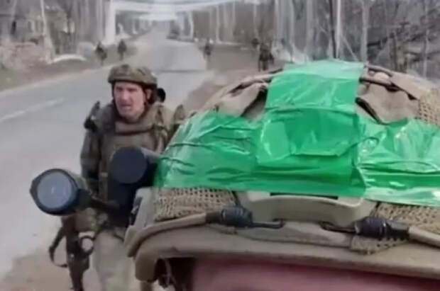 Появились кадры отхода украинских боевиков с позиций под Константиновкой