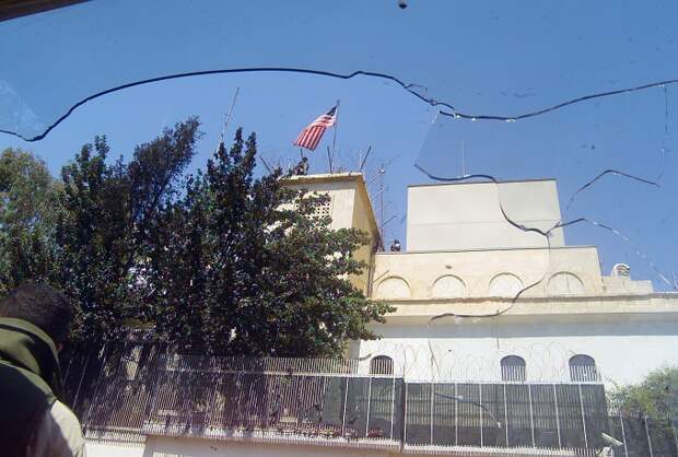 29 мая 2012 г. 7 стран ЕС, а также США, Канада, Австралия и Япония объявили о высылке послов Сирии. Позднее Дамаск объявил о высылке глав дипмиссий ряда западных государств 