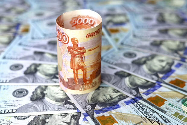 Бахтин: при падении курса рубля к доллару цены в РФ растут на 0,5 процента