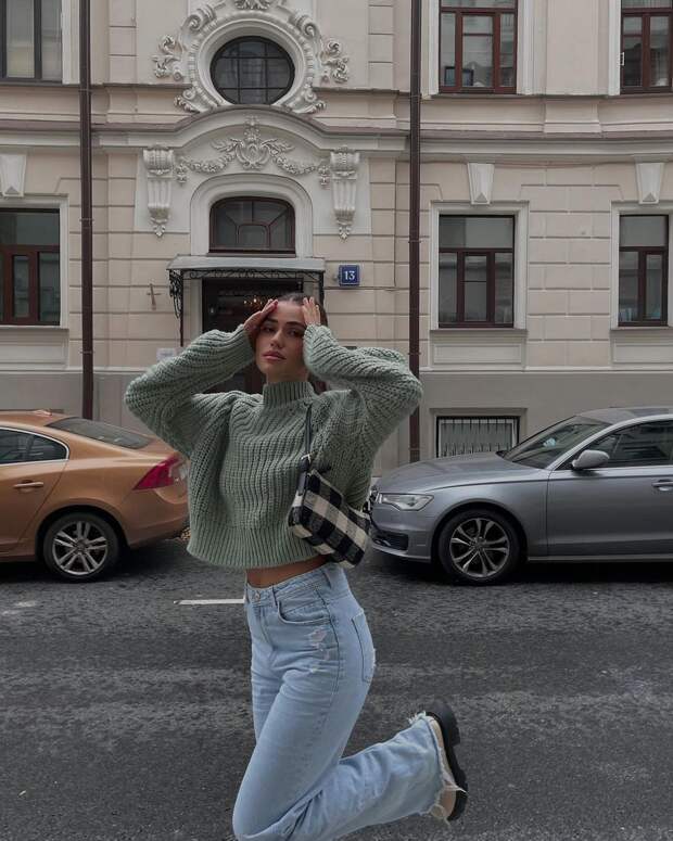 Как и с чем носить свитер с горлом: 25 лучших вариантов на все времена