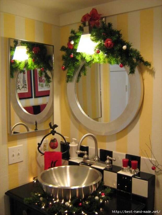 lovely-Christmas-Decorating-Ideas-Bathroom-with-round-mirror-and-bowl-sink (525x700, 169Kb)