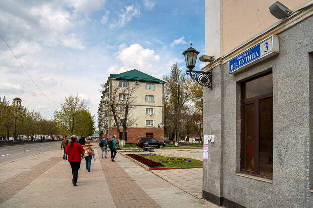 Вдоль по Путина!... Непривычно как-то такое название проспекта. Как будто лет на тридцать в будущее перенеслись. грозный, прогулка, чечня