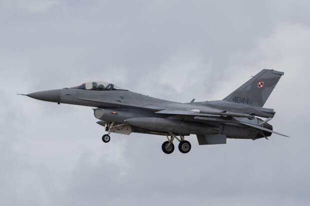 Политолог Маркелов: Дания забирает истребители F-16 у Украины ради своей защиты