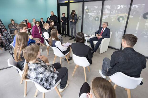 Губернатор Тулы обсудил с подростками создание цифрового бота и развитие региона