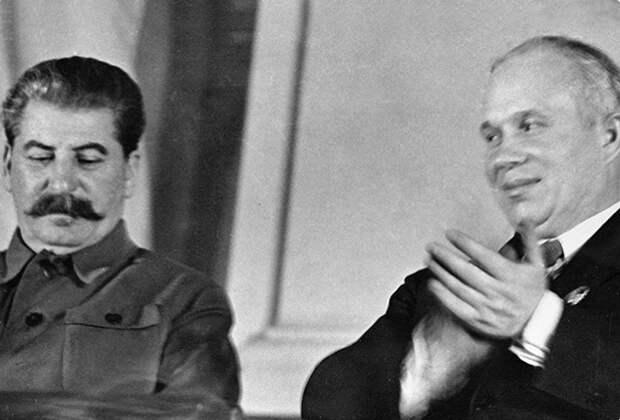 Шарль де Голь писал, что «…сталинское государство без достойных Сталина преемников обречено…»
