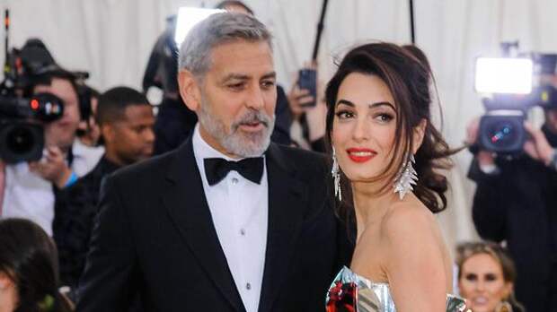 Время летит быстро: близнецам Джорджа Клуни исполнился уже год!