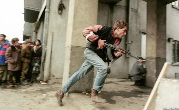 romanian-revolution-fighting-securitate-ak-47.jpg romanian-revolution-fighting-securitate-ak-47.jpg