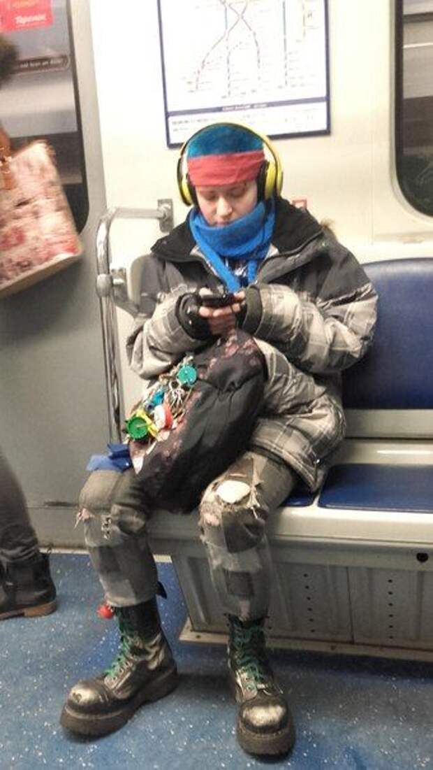 мода петербургского метро, мода метро, модники в транспорте, странные пассажиры метро 