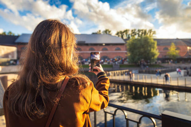 Эксперт Бедеров предупредил об опасности геометок на фото в реальном времени
