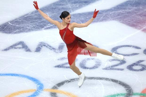 Петросян пригласили на показательные выступления, а канадские хоккеисты вырвали путевку в финал. Как прошел 14-й день Олимпиады