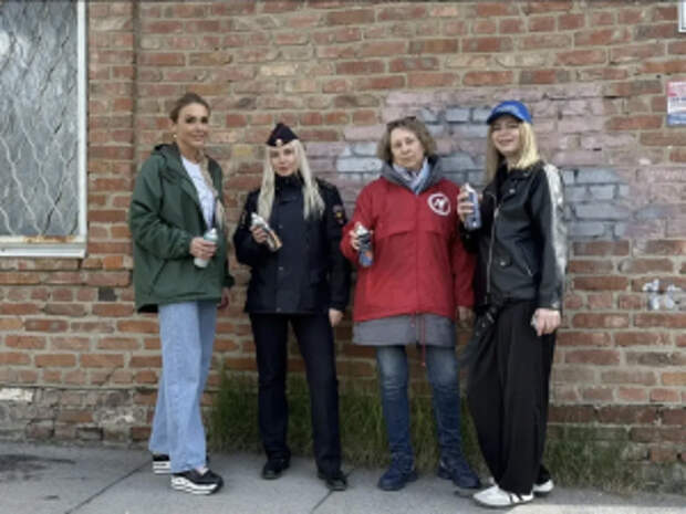 В Ростовской области полицейские приняли участие в акции по ликвидации уличной рекламы наркотиков