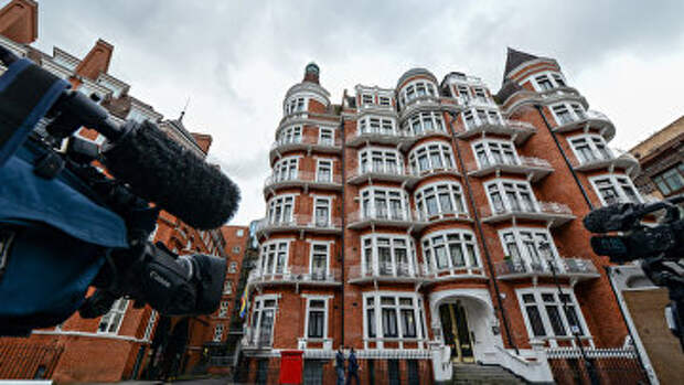 Пресса ждет появления Джулиана Ассанжа у посольства Эквадора в Лондоне