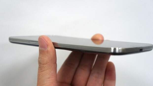 Thickness of only 8 mm is an impressive point in the design of this product