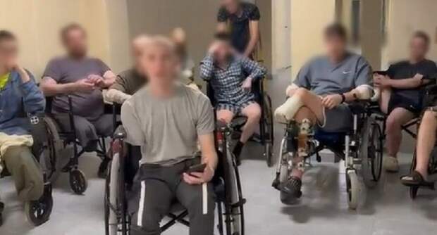 Пенсионерка лишает квартиры ветеран СВО без руки и ноги. "Прошу, чтобы это видео дошло до органов власти!"