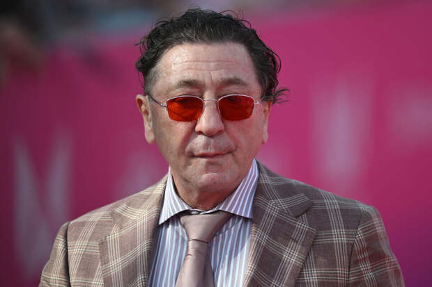 Shot: певец Григорий Лепс снизил ценник на особняк в Подмосковье