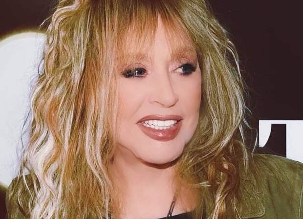 Праздничное фото 76-летней Пугачевой вызвало бурю обсуждений в Сети