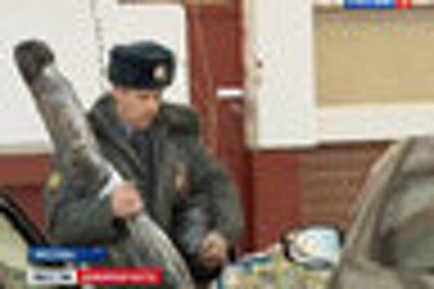 Оружие, вынесенное из квартиры Владимира Полютова. Кадр телеканала "Россия 1"