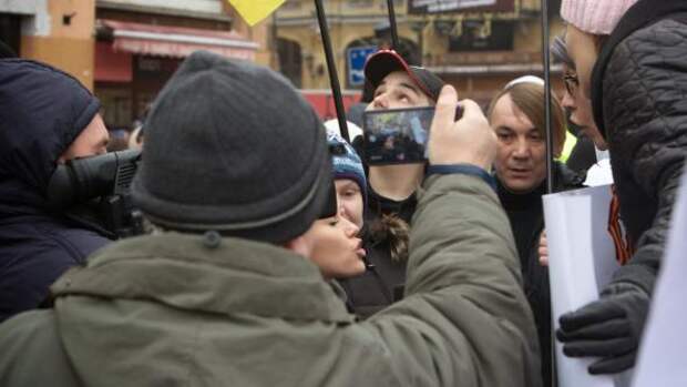 Киевляне за чистый город и против фашистов