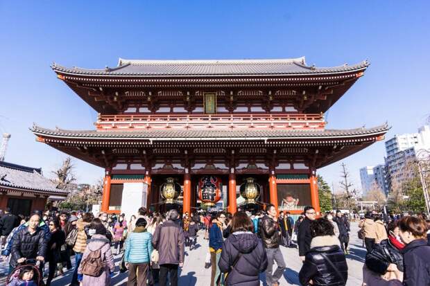 8 место. Сэнсо-дзи — это старейший буддийский храм в Токио, построенный в 628 году. Ежегодно его посещают 30 миллионов человек.