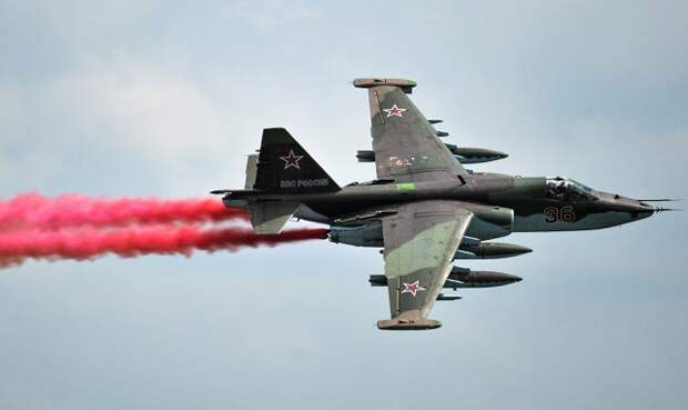 Самолет Су-25.