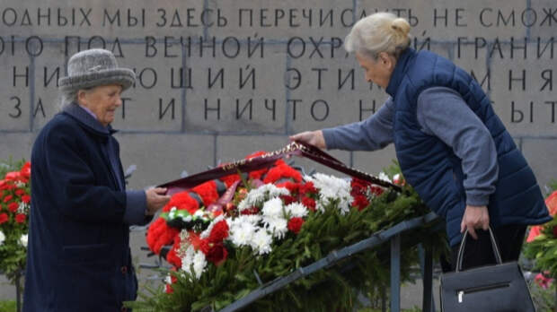 Петербуржцы почтили память защитников города и жертв Блокады Ленинграда
