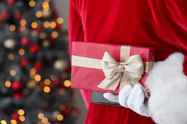 Baza: в Москве Дед Мороз уехал с детского утренника с инсультом