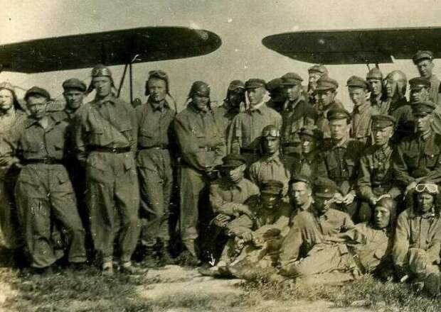 Авиашкола. Выпускники Гатчинской авиашколы. Капитан Покровский летчик.